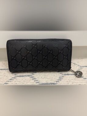 GUCCI Y2K Classic Black Patent Leather GG Monogram Imprime Charm Clutch Wallet